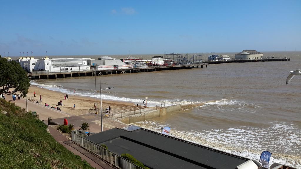 The Sandrock Clacton-on-Sea Esterno foto