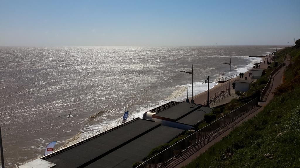 The Sandrock Clacton-on-Sea Esterno foto